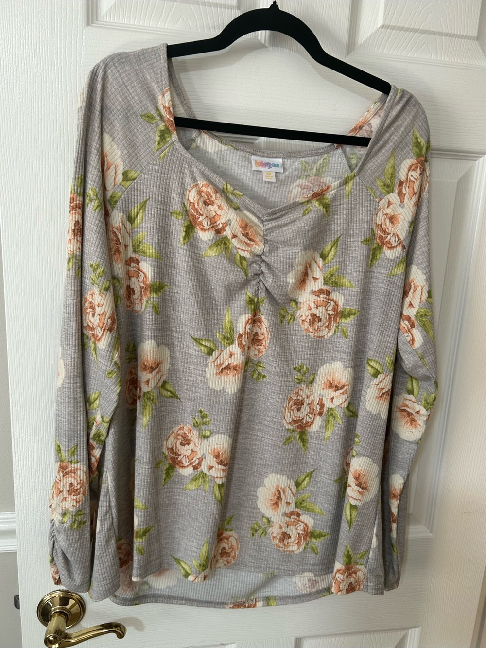 LuLaRoe 3X Floral Ruched Front Long Sleeve Top - Gray with Peach Blooms